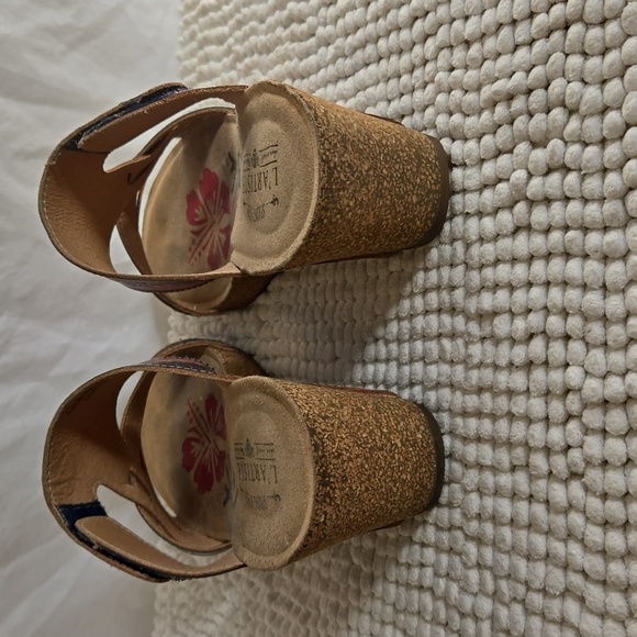 L'Artiste by Spring Step Blue Floral Leather Swan Wedge Sandals - Picture 4 of 8